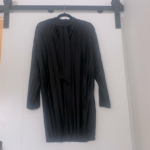 ⚫️ Zara ⚫️ pleated tie front dress - size small - Picture 2 of 4